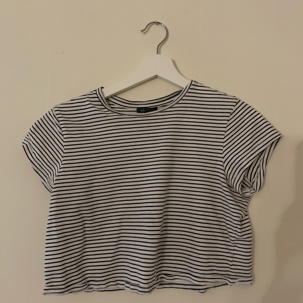 Black/White Crop tee